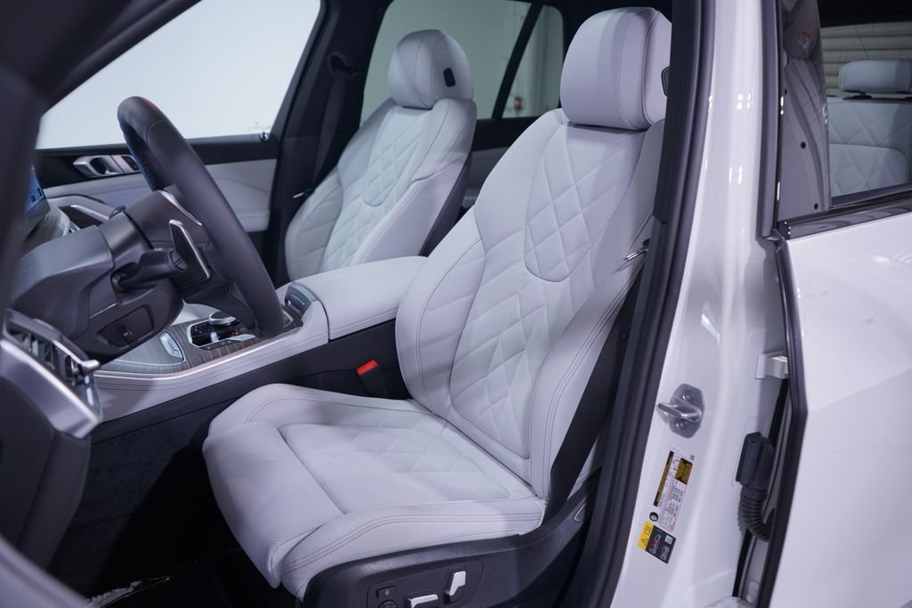 New 2026 Alpine White BMW xDrive50e image 7