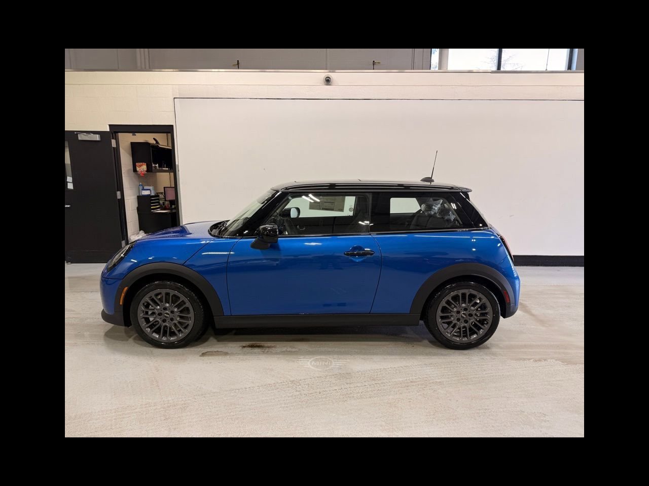 New 2026 Icy Sunshine Blue Metallic MINI ICONIC image 2