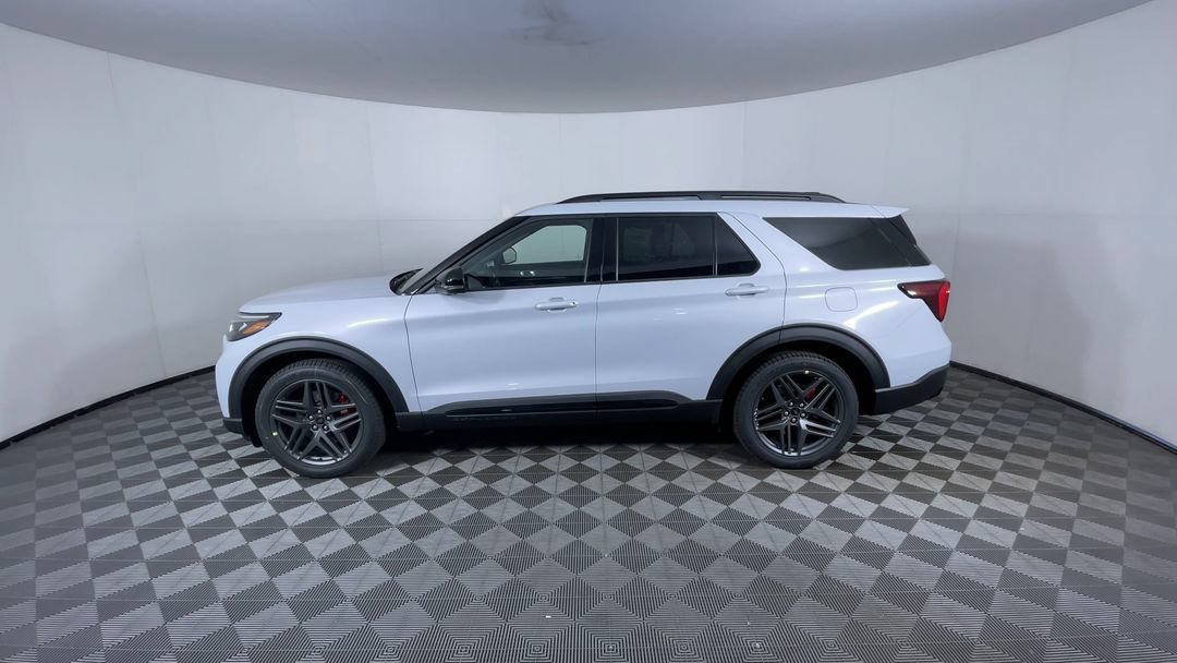 2026 Ford Explorer ST - Photo 6