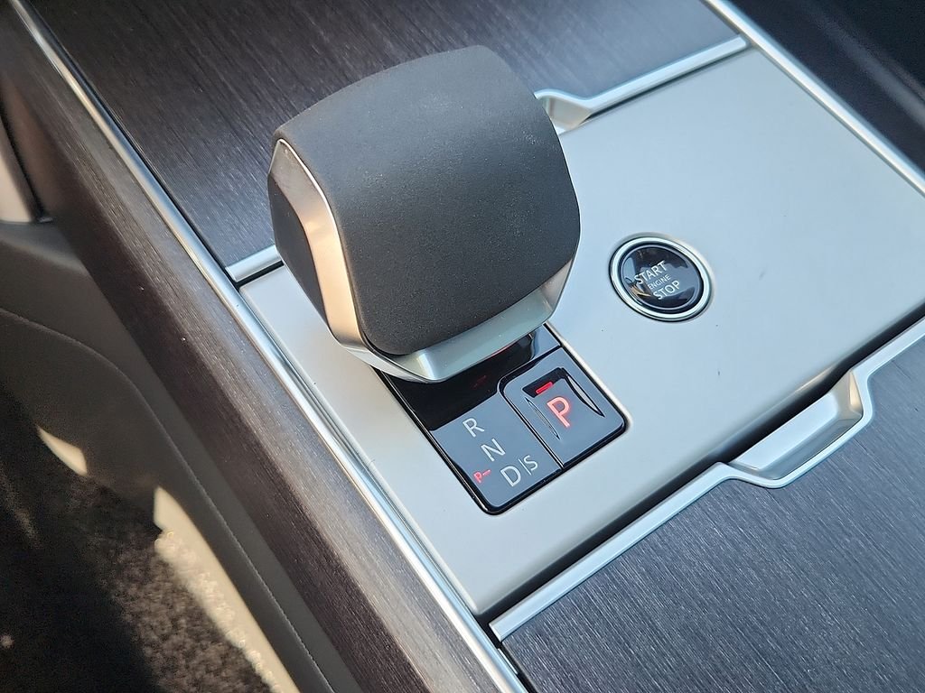 New 2026 Santorini Black Land Rover SE image 7