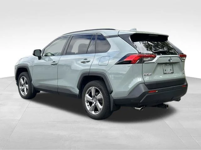 Used 2021  Toyota XLE Premium image 10