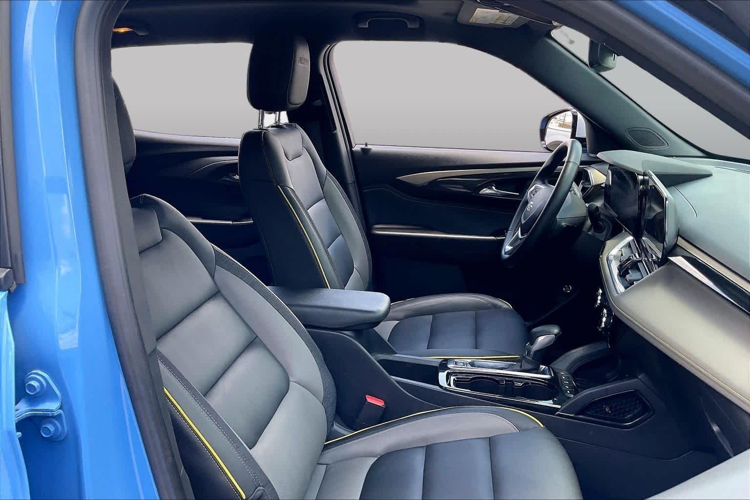Used 2024 Fountain Blue Chevrolet ACTIV image 9