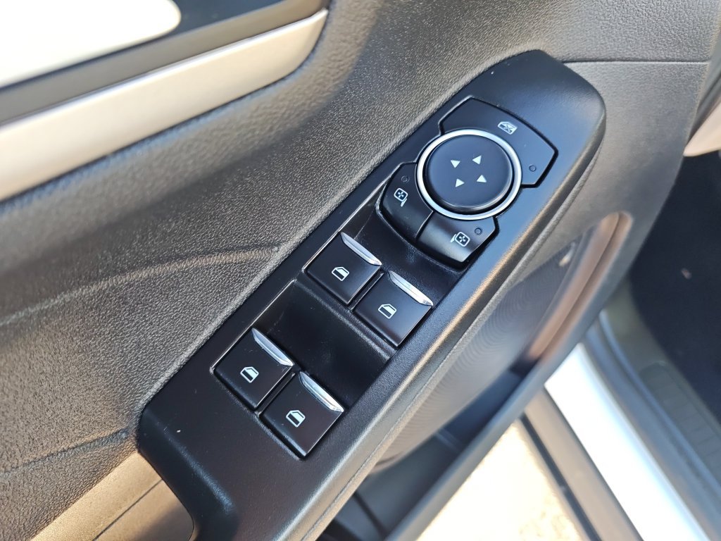 Used 2022 White Ford SEL image 11