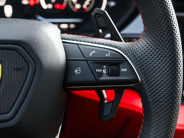 Used 2025  Lamborghini SE image 26