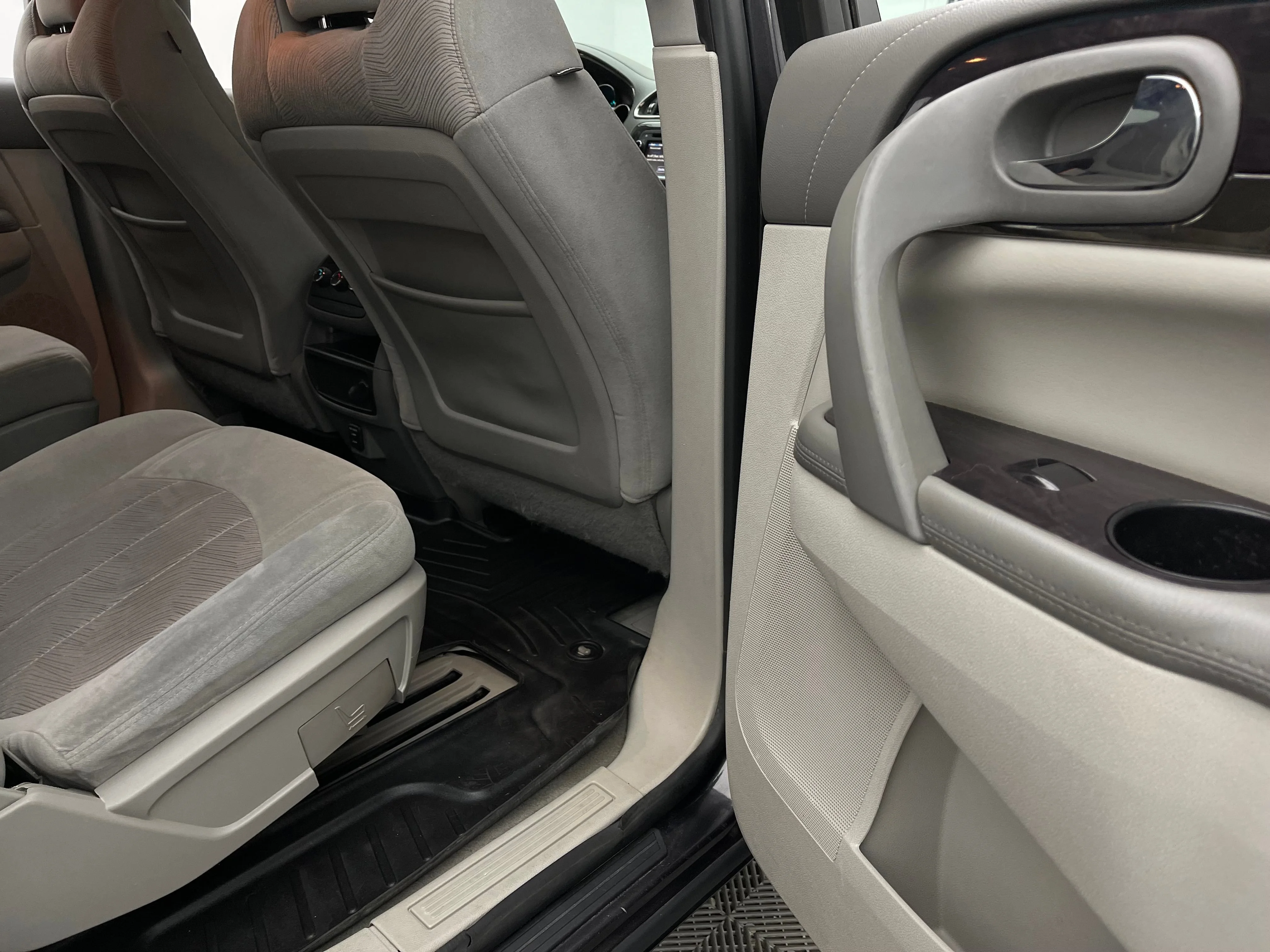 Used 2015 IRIDIUM METALLIC Buick Convenience image 34