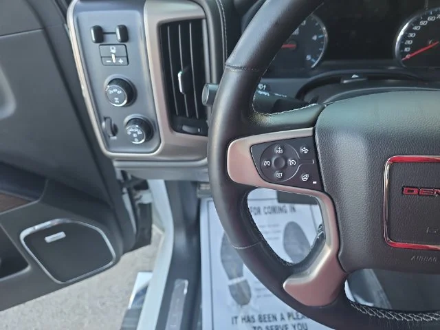 Used 2019 White GMC Denali image 18