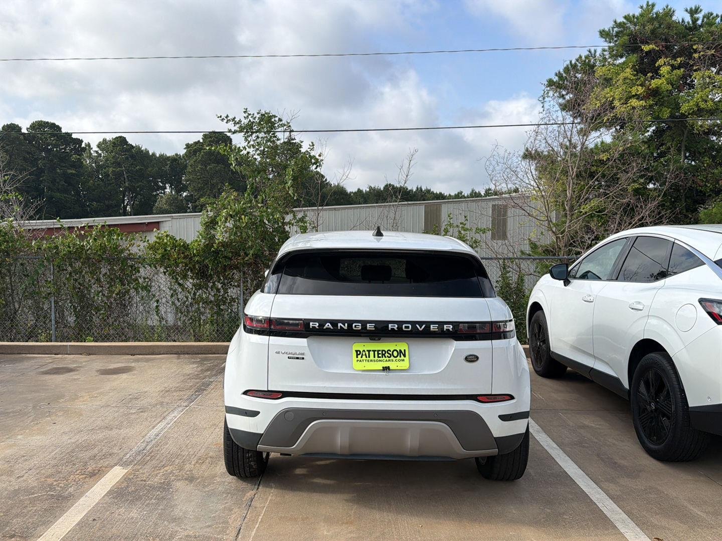 Used 2020 Fuji White Land Rover SE image 3