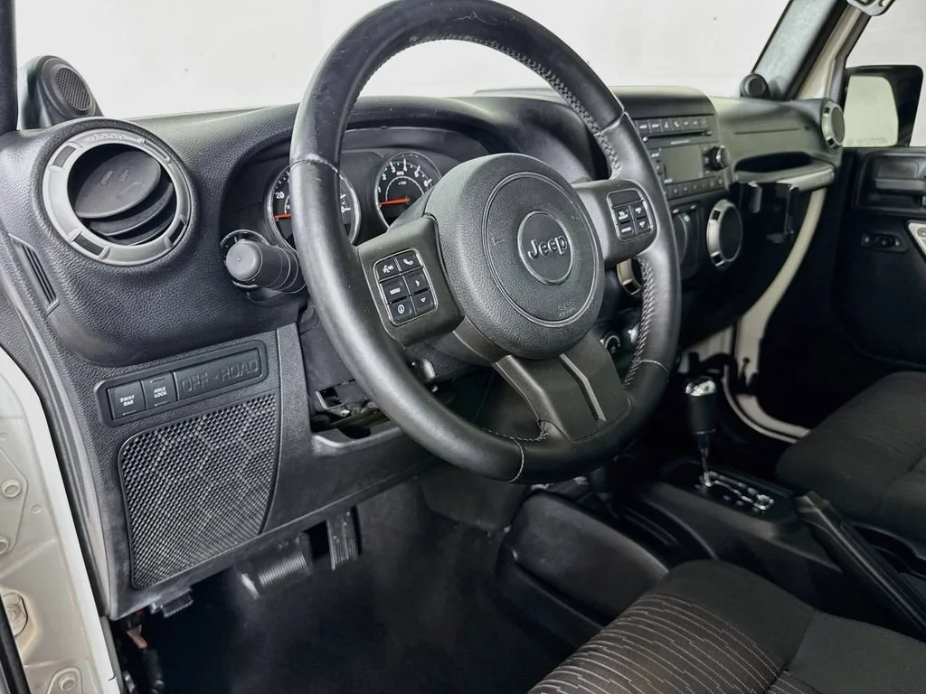 Used 2012 White Jeep Rubicon image 10