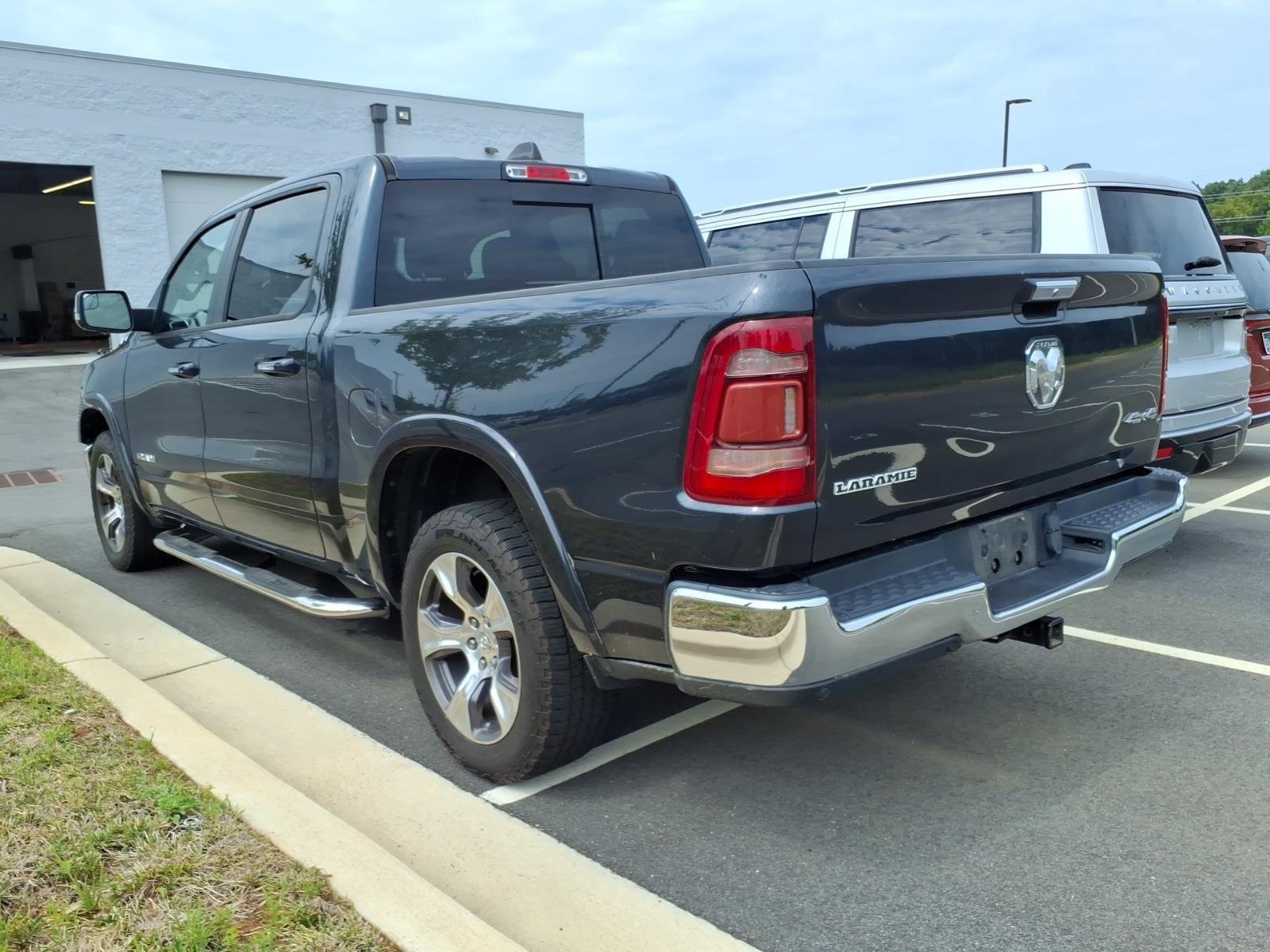 Used 2019 Patriot Blue Pearlcoat Ram Laramie image 12