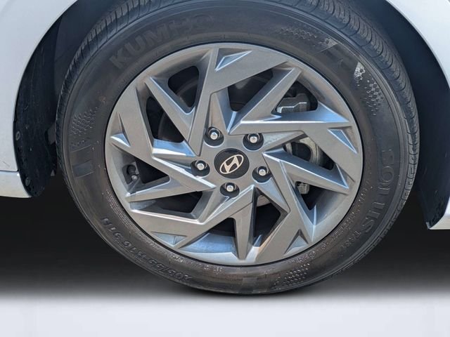 Used 2024 White Hyundai SEL image 11