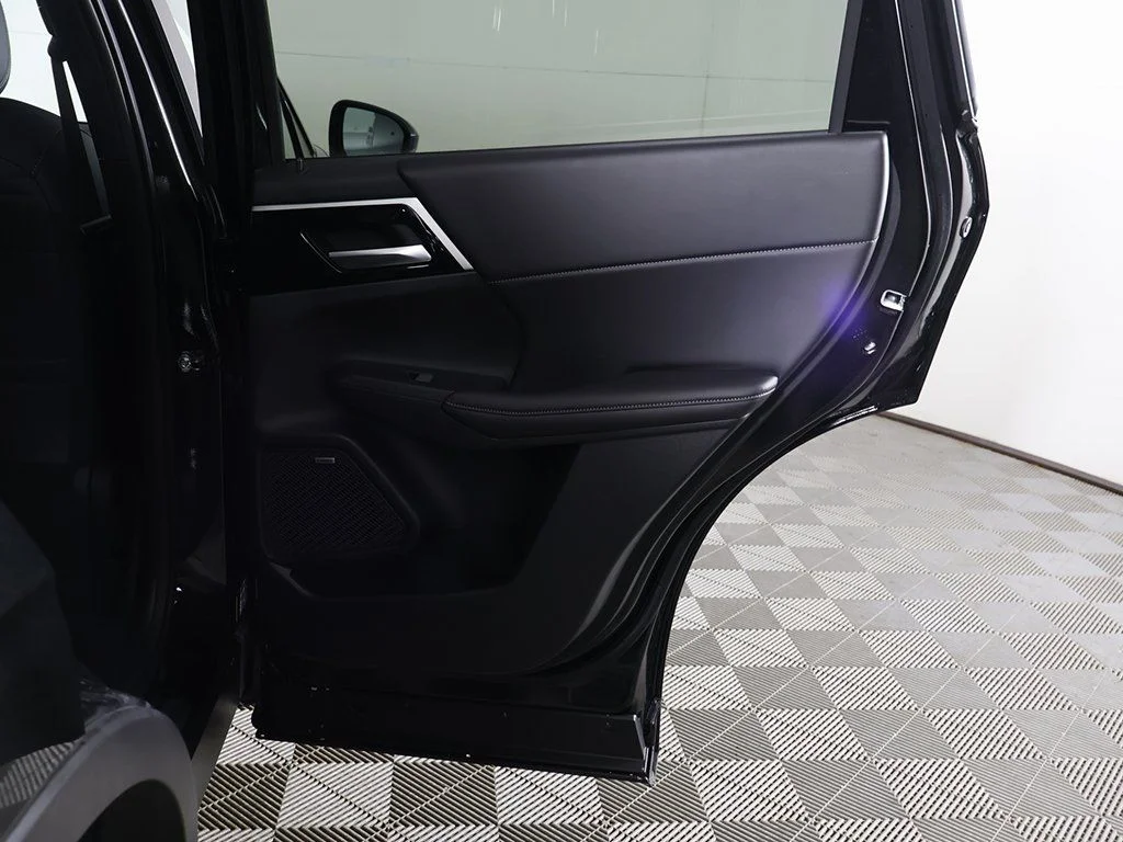 New 2026 Black Mitsubishi SE image 25
