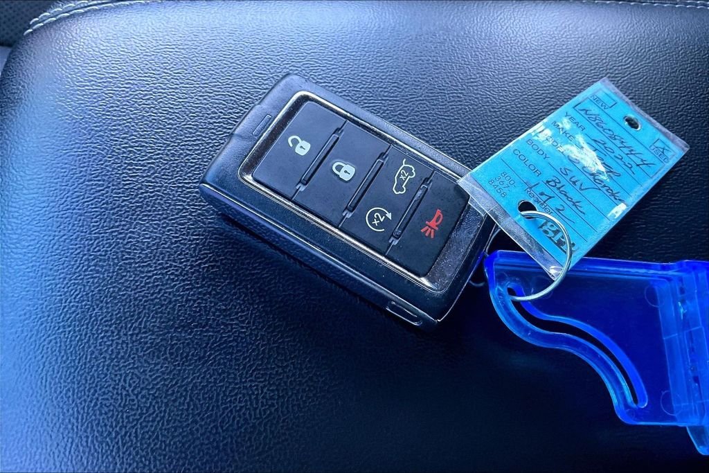 Used 2022 Black Jeep Altitude image 35