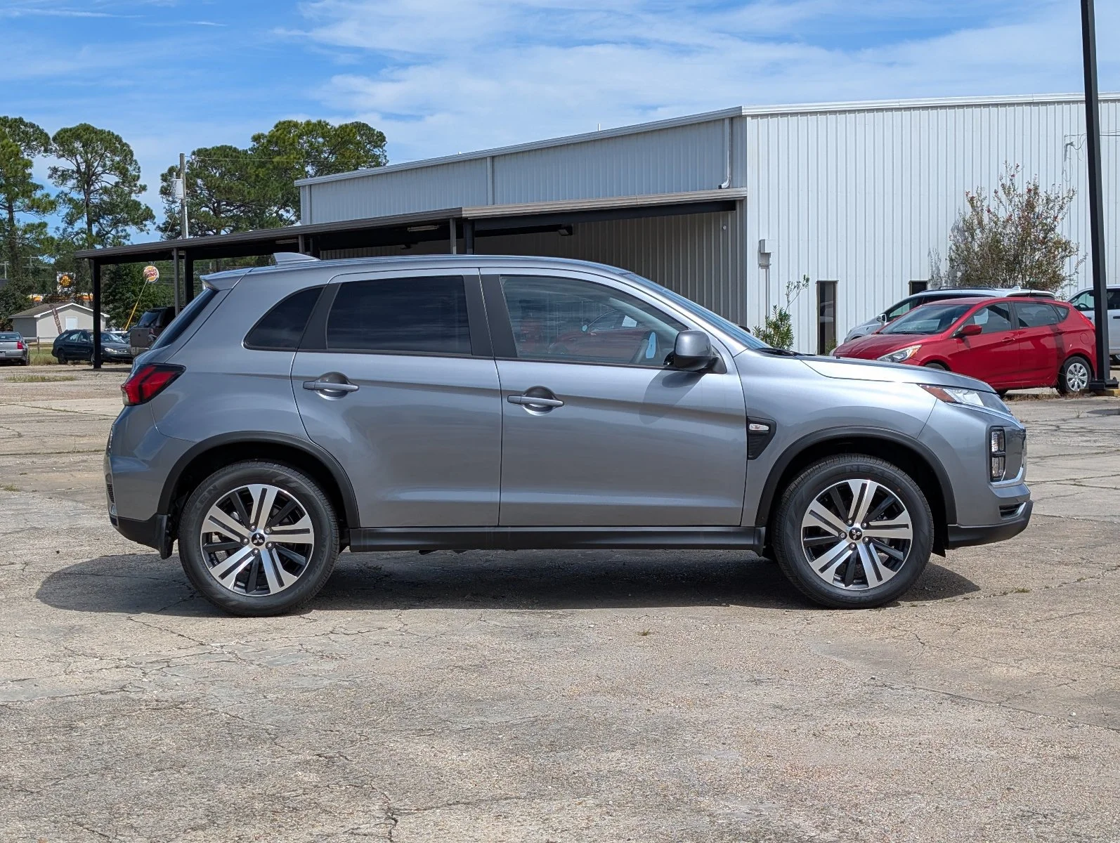 New 2027 Gray Mitsubishi 2.0 ES image 8