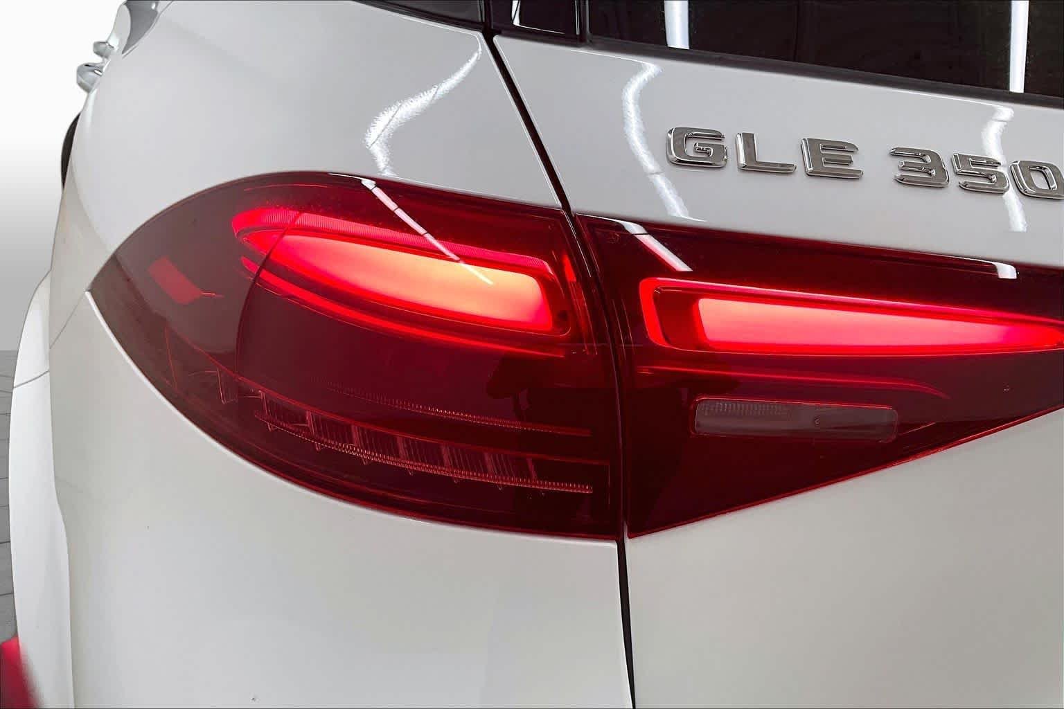 New 2026 MANUFAKTUR Moonlight White Metallic Mercedes-Benz GLE 350 image 14