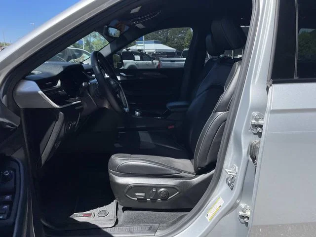 Used 2022 Silver Jeep Altitude image 14