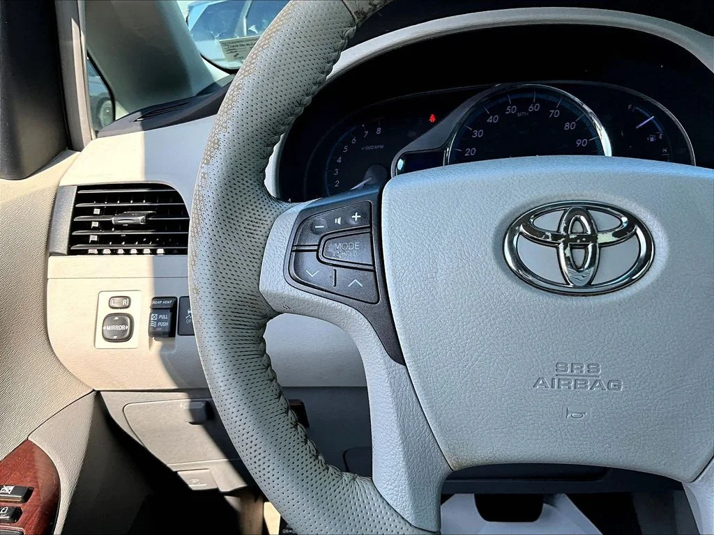Used 2012 Gray Toyota XLE image 11