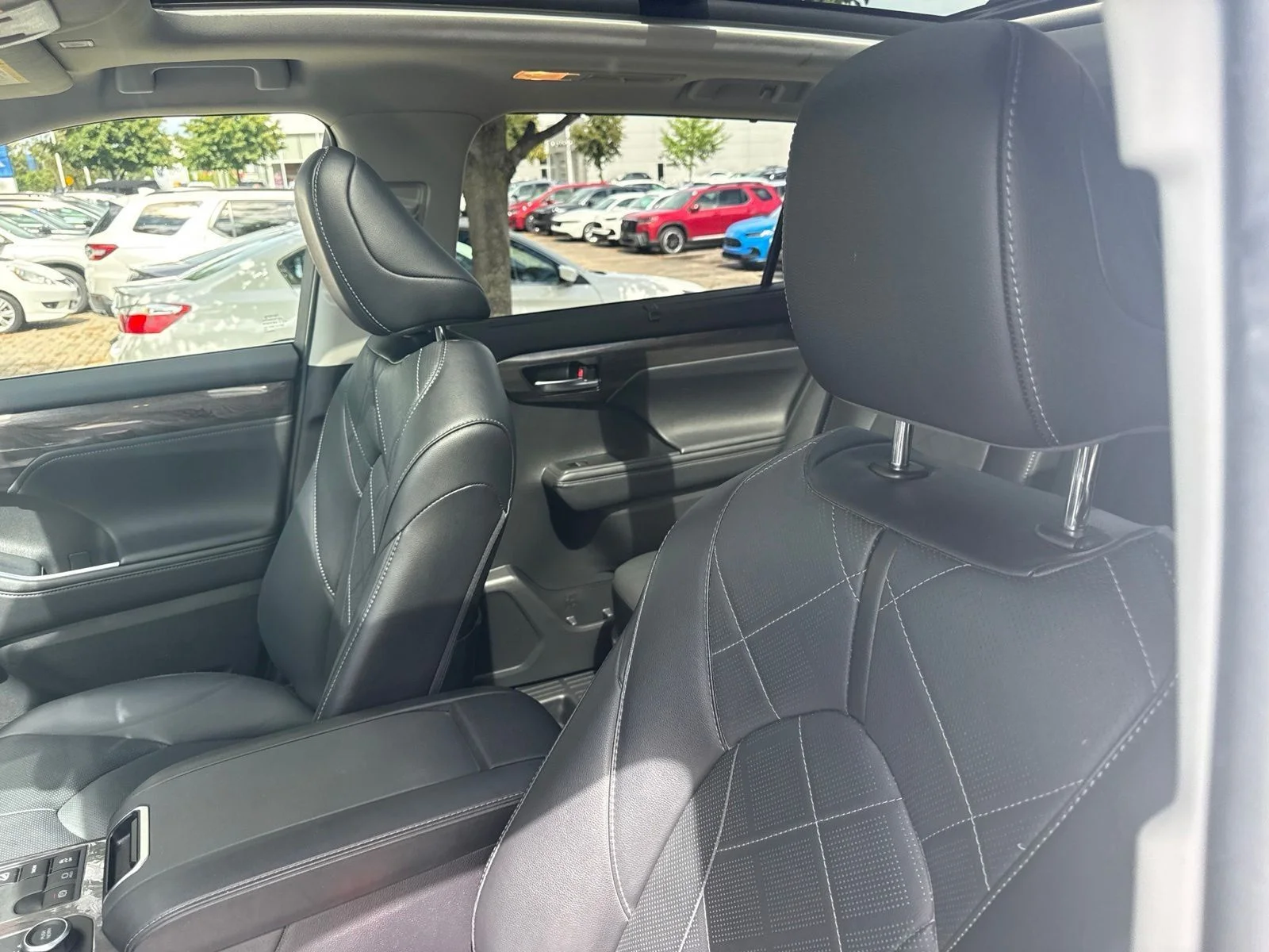 Used 2024 Pearl Toyota Platinum image 19