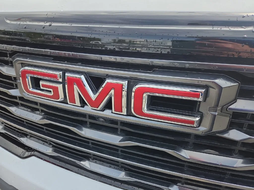 Used 2024 White GMC AT4 image 20
