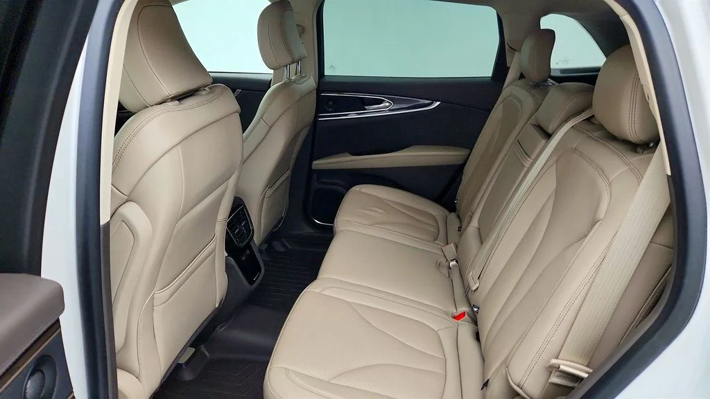 Used 2023 Pristine White Metallic Tri-Coat Lincoln Reserve AWD w/ 2.7L Twin-Turbo V6 & Co-Pilot360 Plus image 21