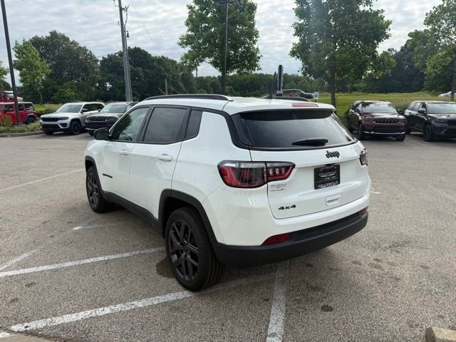 New 2026 Bright White Clear-Coat Exterior Paint Jeep Latitude image 4
