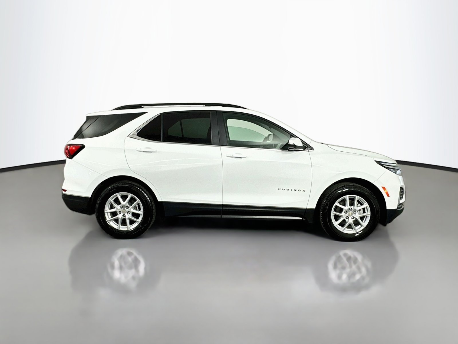 Used 2024 Summit White Chevrolet LT image 9