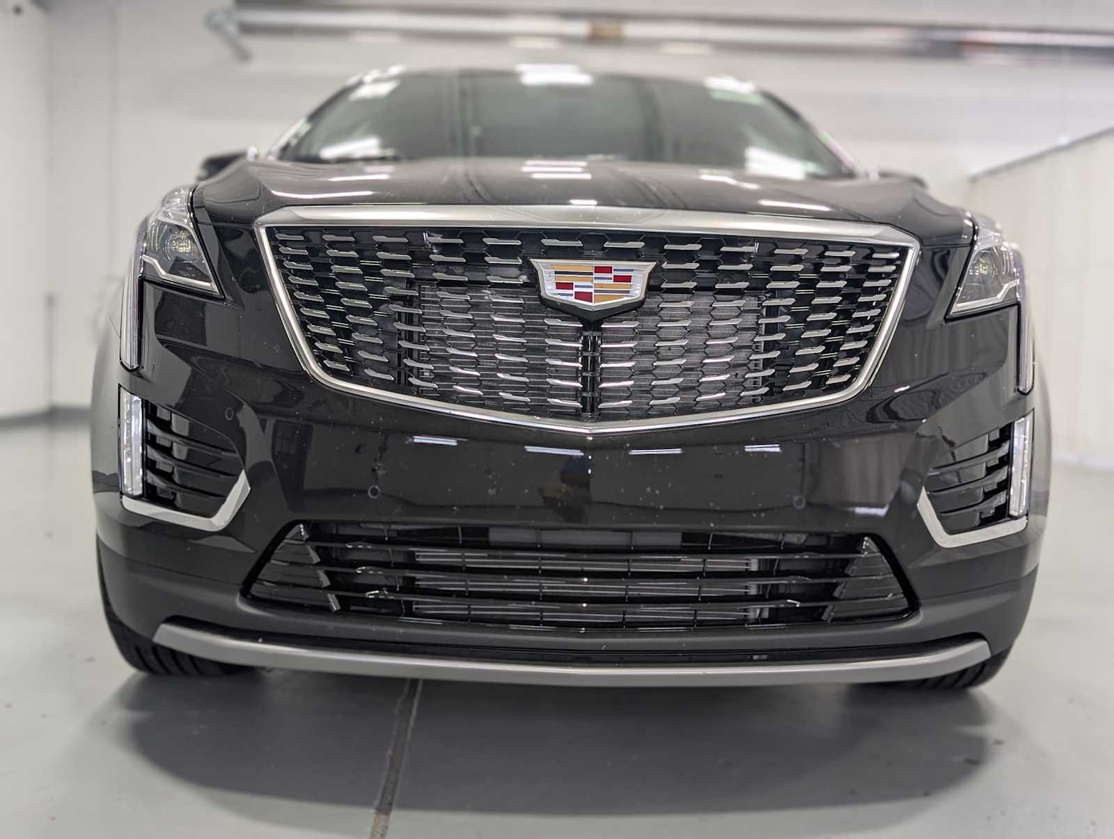 2025 Cadillac XT5 Premium Luxury photo 2