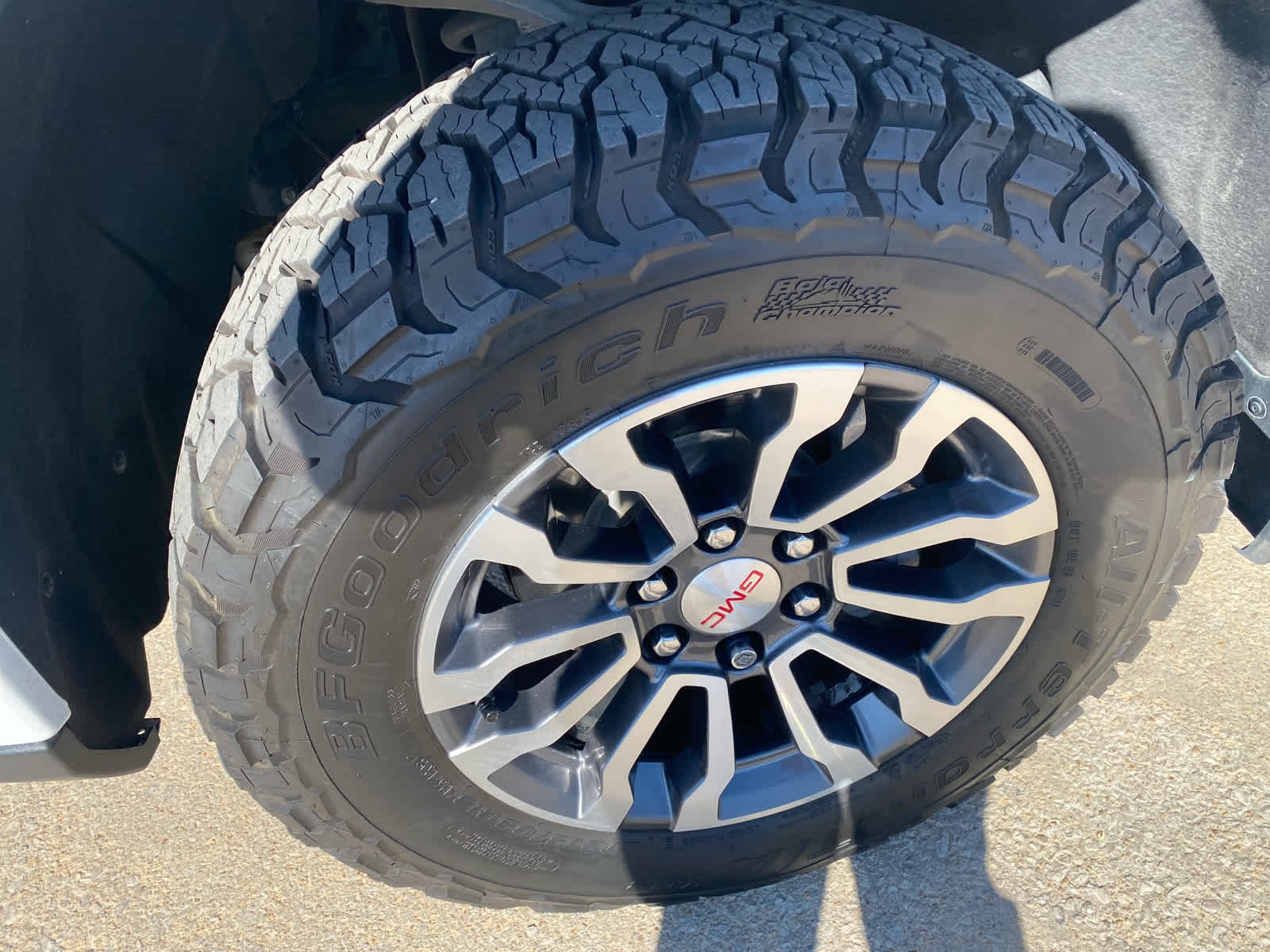 Used 2023 SUMMIT WHITE GMC AT4 image 29