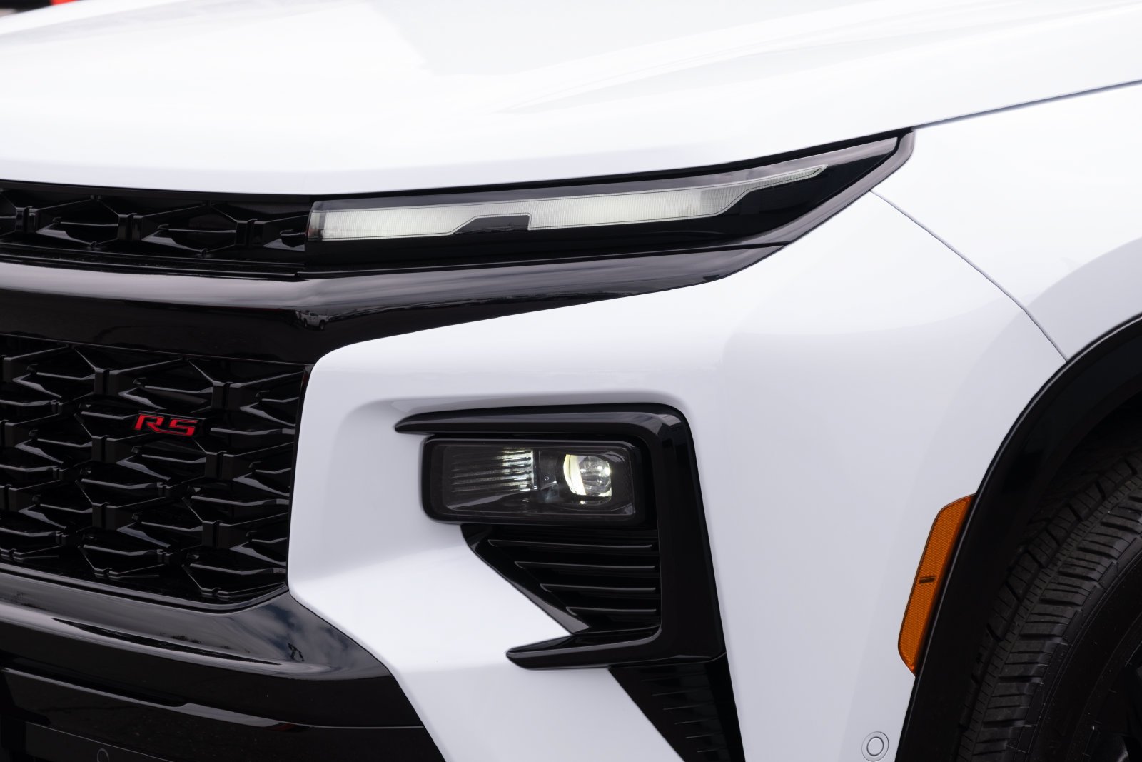 New 2026 Polar White Tricoat Chevrolet RS image 22