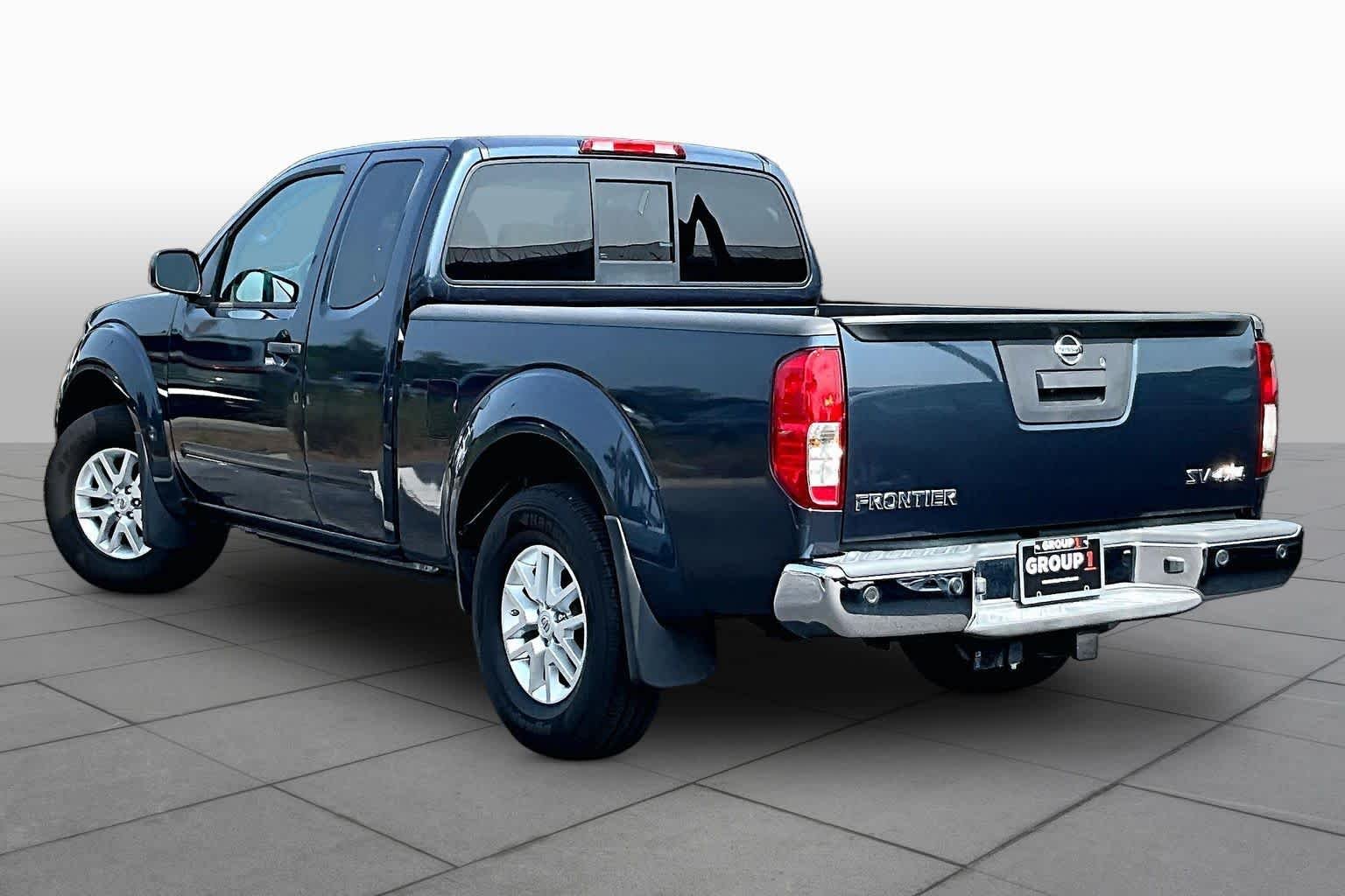 Used 2016 Arctic Blue Metallic Nissan SV image 11