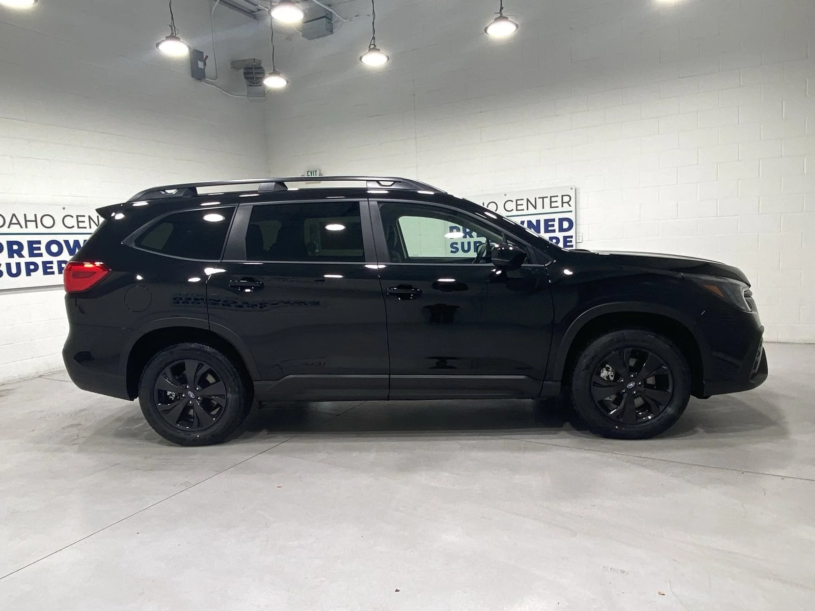 New 2027 CRYSTAL BLACK SILICA Subaru Premium 7-Passenger image 9