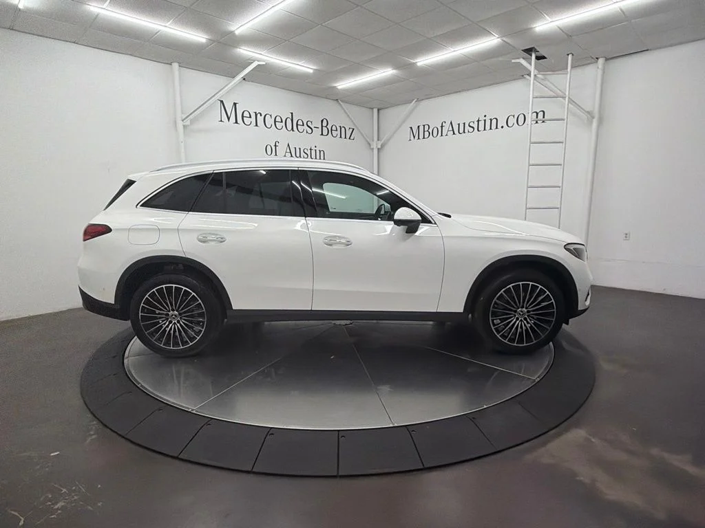 New 2027 White Mercedes-Benz GLC 300 image 8
