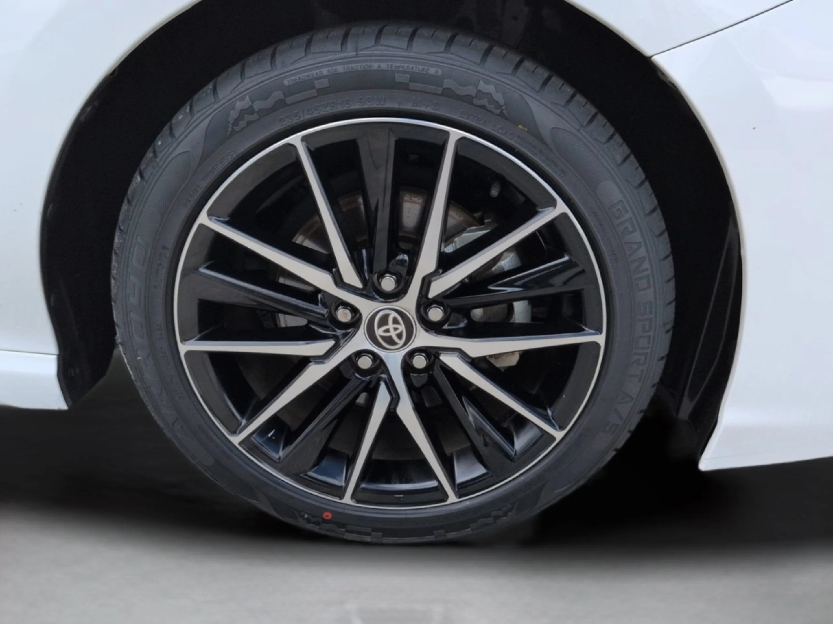 Used 2024 Ice Toyota SE image 12