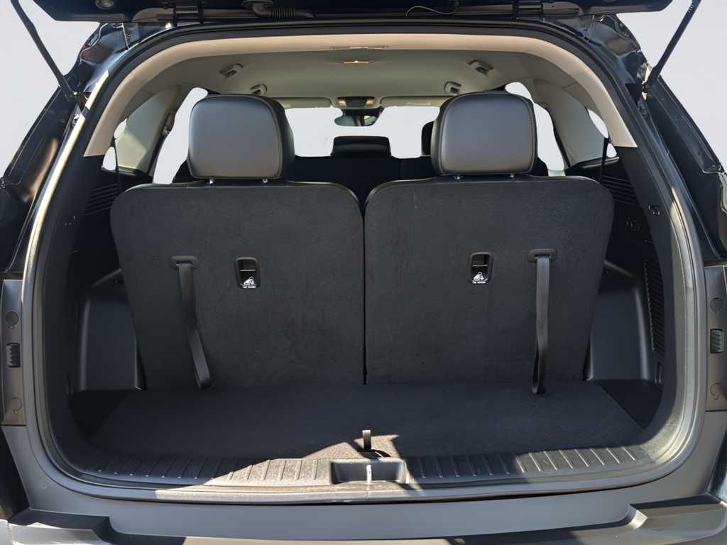 Used 2023 Black Kia X-Line S image 31