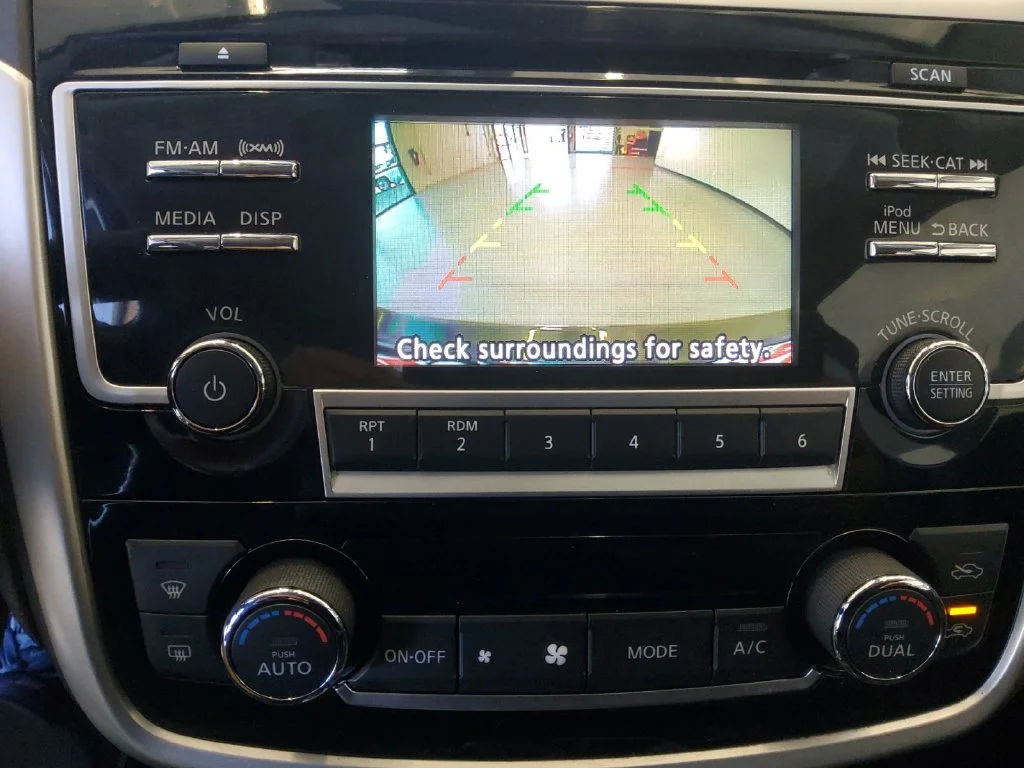 Used 2018 Blue Nissan 2.5 SL image 25
