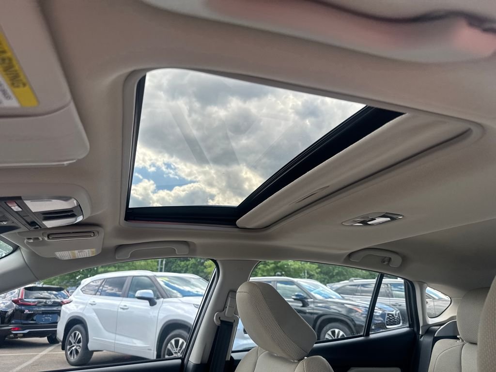 Used 2020 Black Subaru Premium image 16