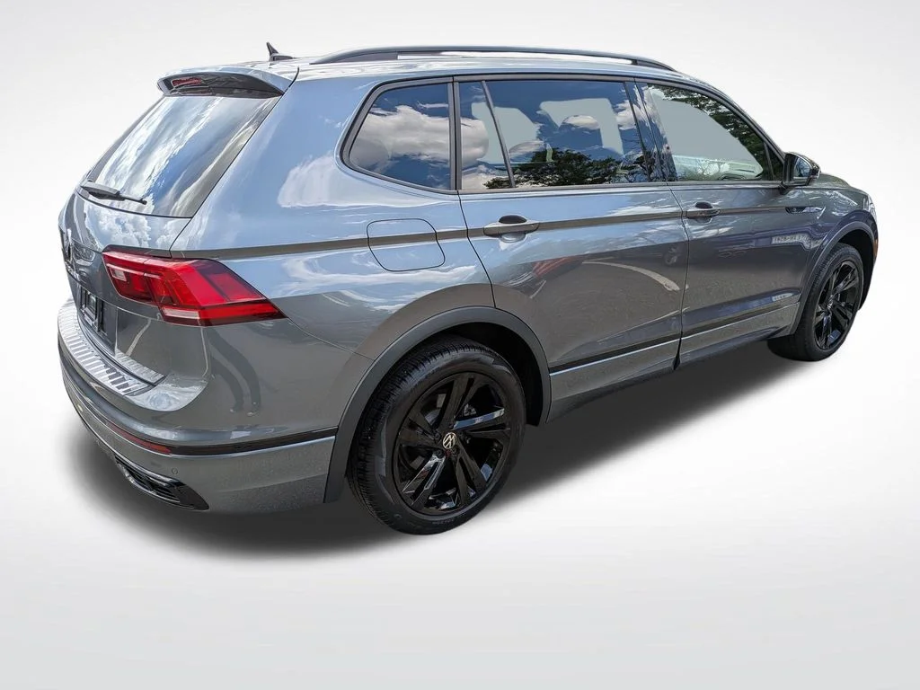 Used 2023 Gray Volkswagen 2.0T SE R-Line Black image 3