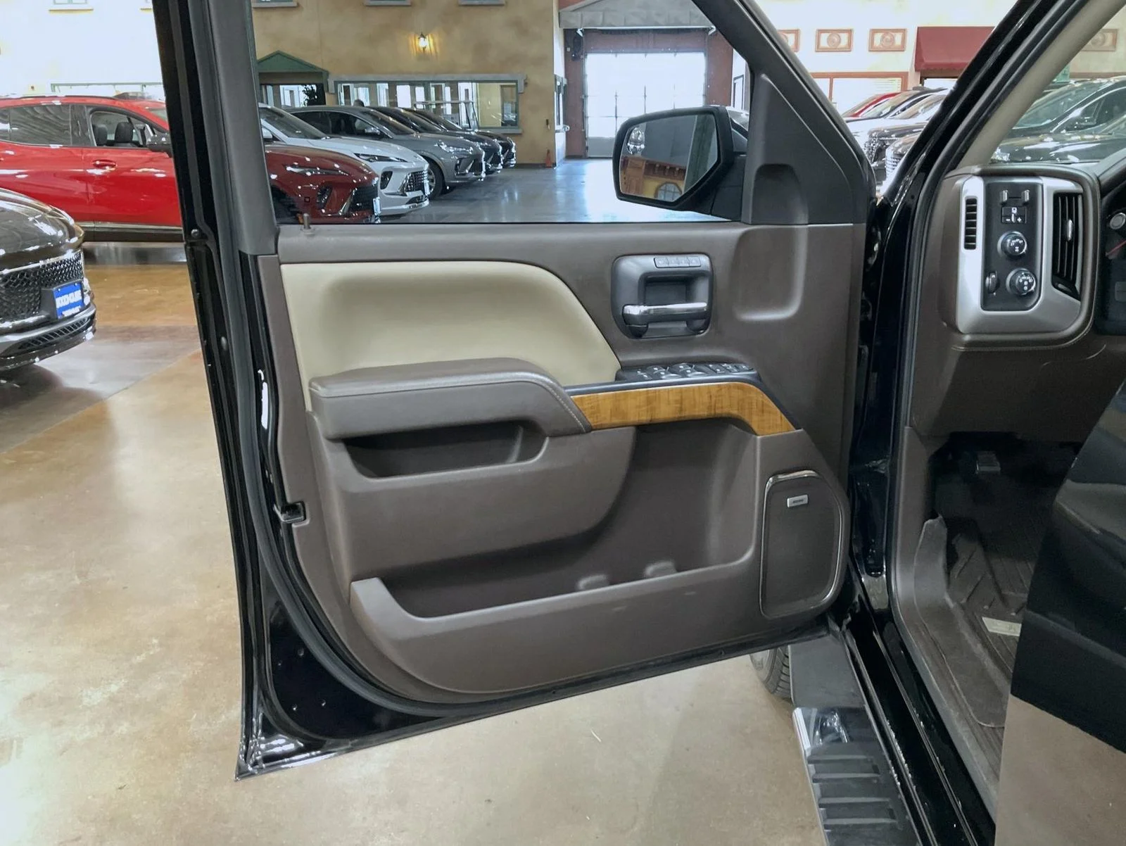 Used 2018 Black GMC SLT image 9