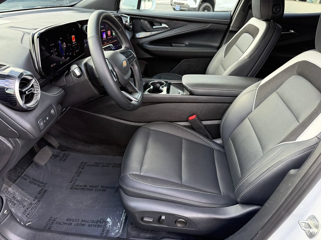 Used 2024 Summit White Chevrolet LT image 24