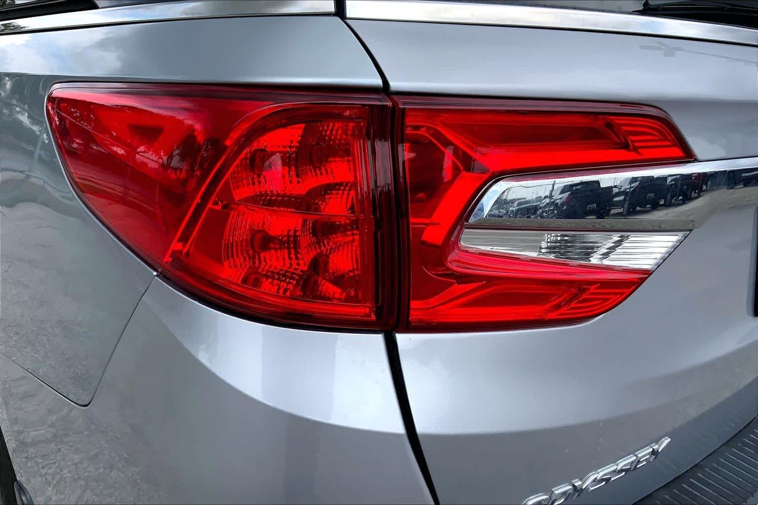 Used 2019 Lunar Silver Metallic Honda EX-L w/Navi/RES image 28