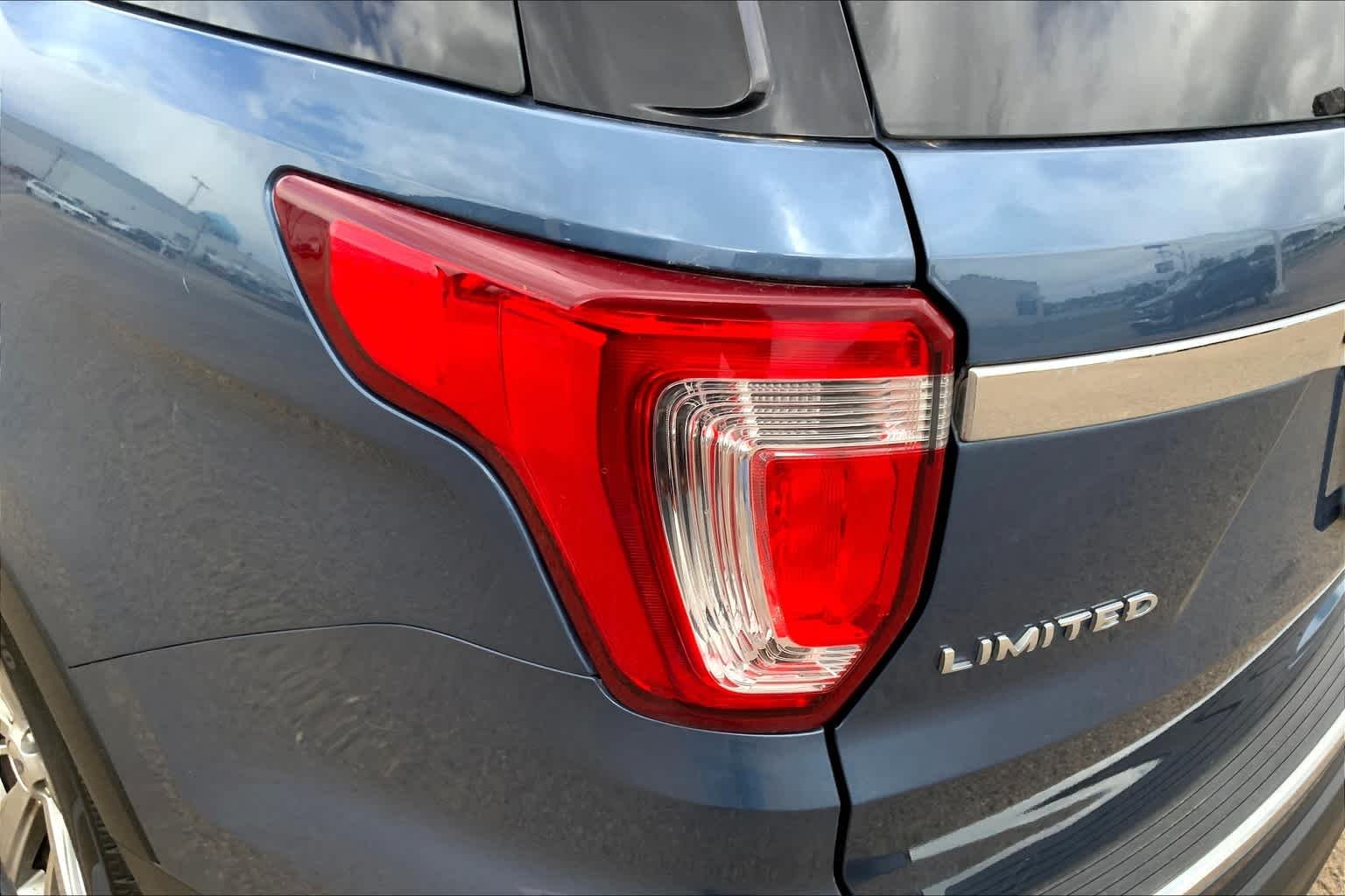 Used 2018 Blue Metallic Ford Limited image 29