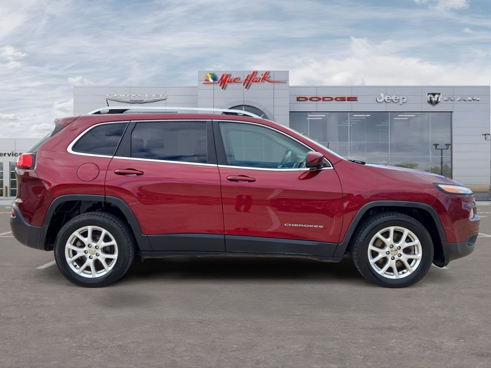 Used 2018 Red Jeep Latitude Plus image 6