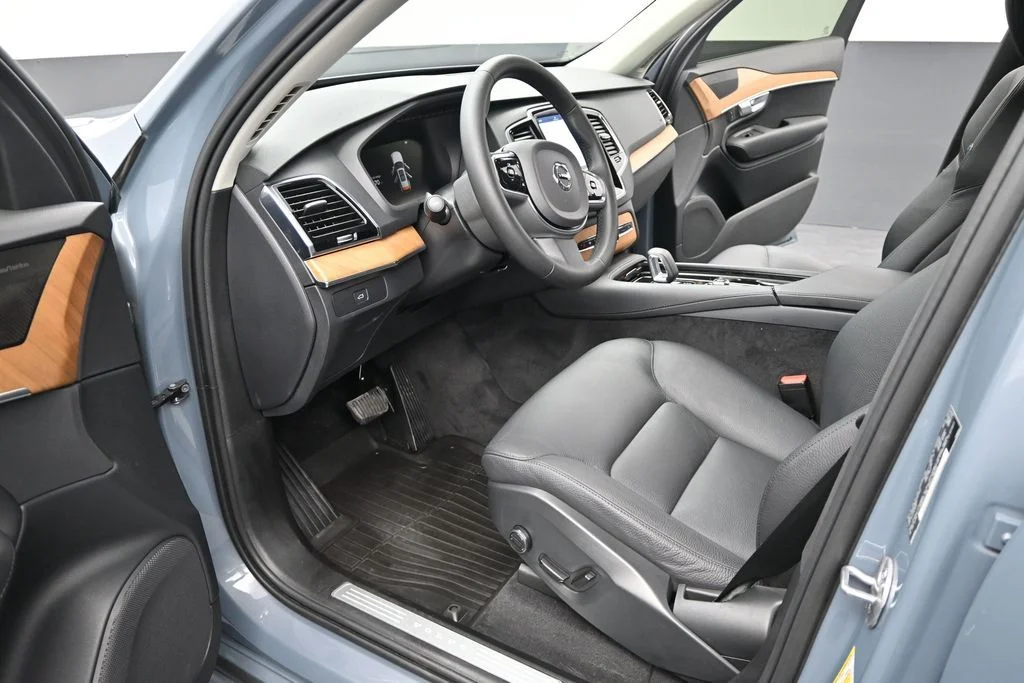 Certified Used 2023 Thunder Grey Volvo Plus image 9