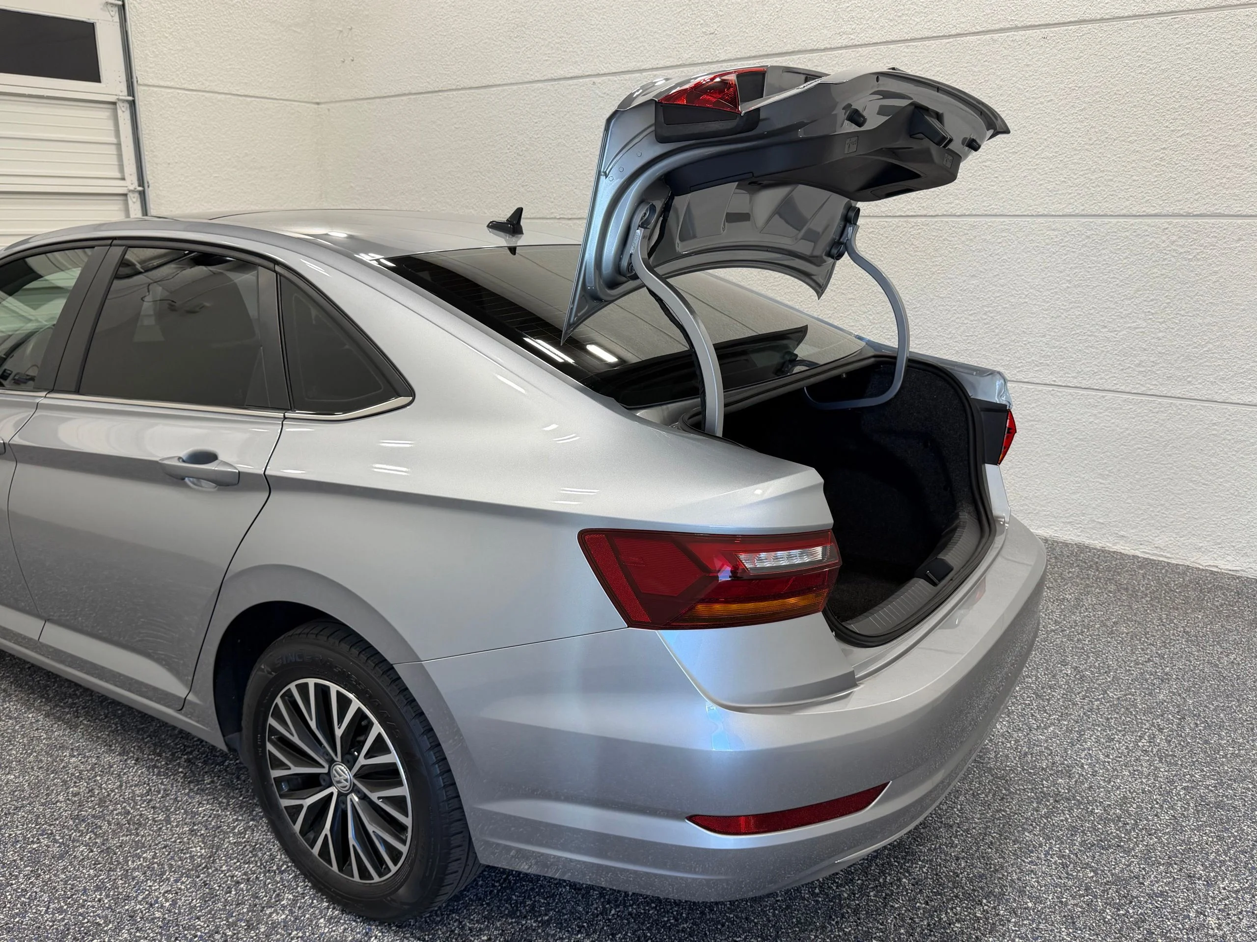 Used 2019 Silver Volkswagen SEL image 23