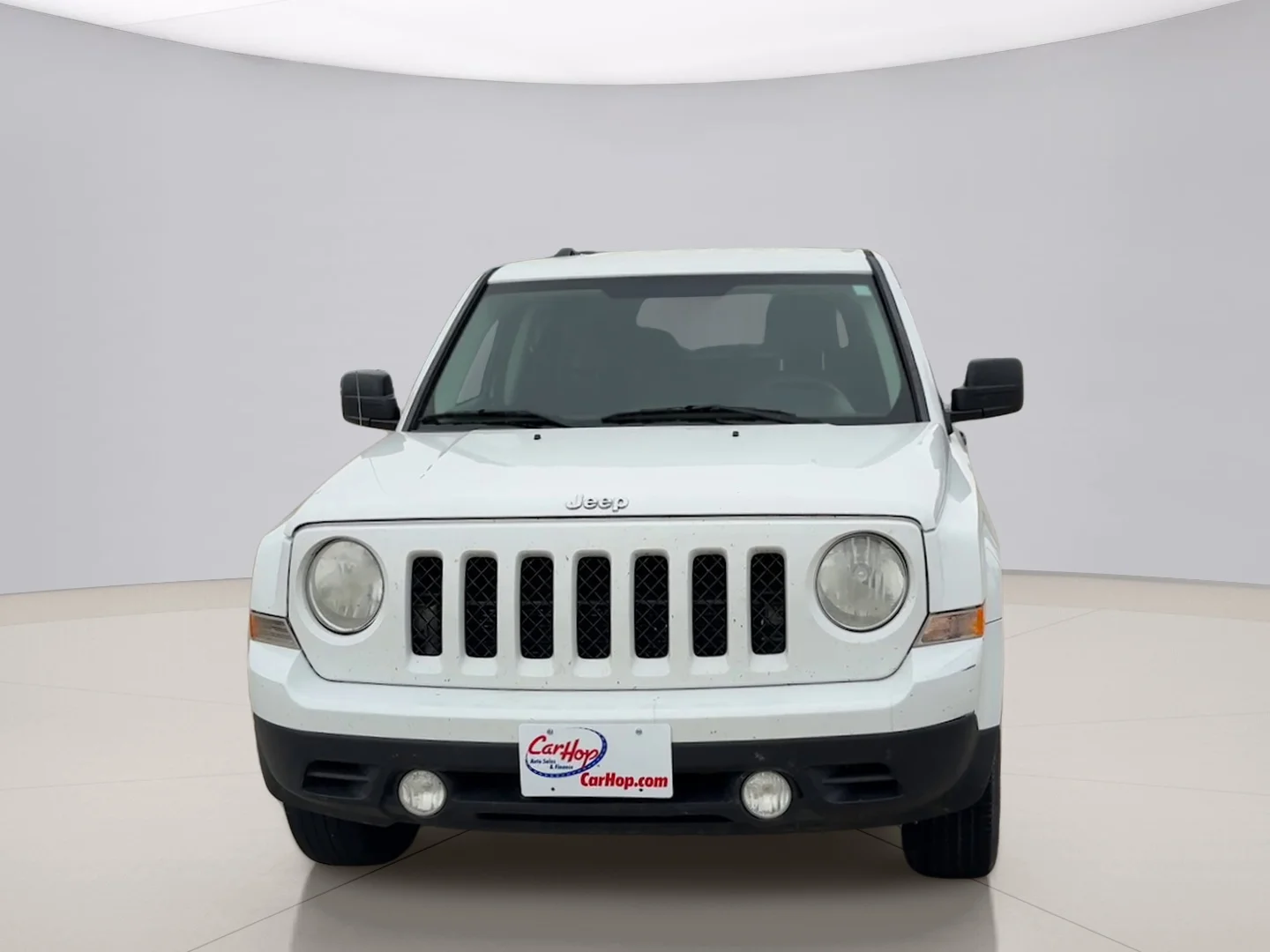 Used 2011 White Jeep LATITUDE image 2