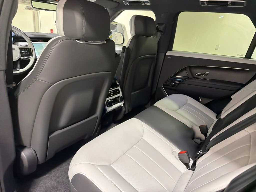 New 2026 Varesine Blue Land Rover Dynamic SE P530 V8 image 20