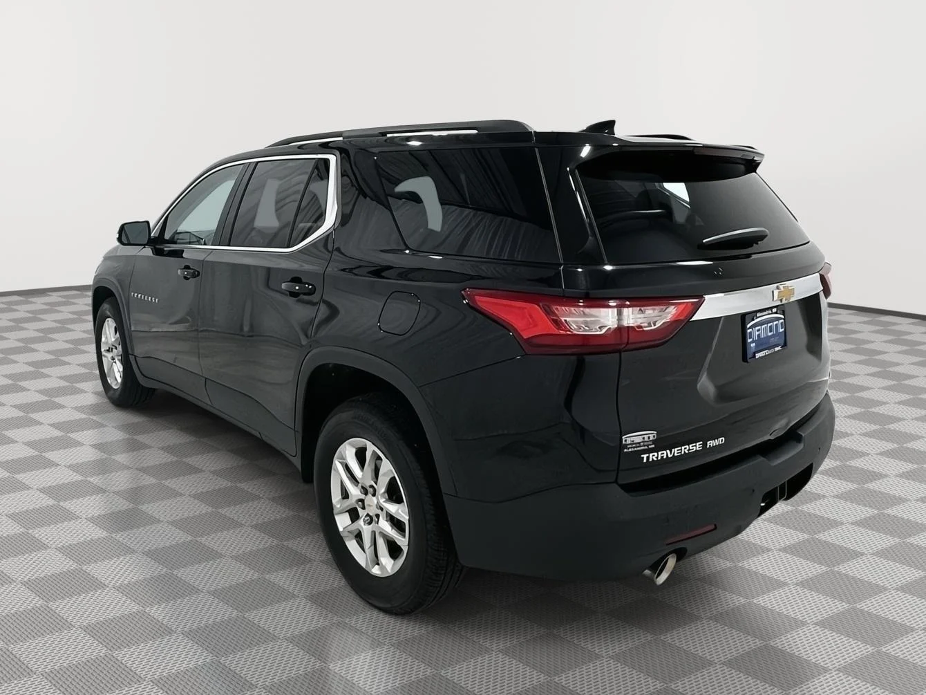 Used 2019 Chevrolet Traverse LT with VIN 1GNEVGKW6KJ131360 for sale in Alexandria, Minnesota