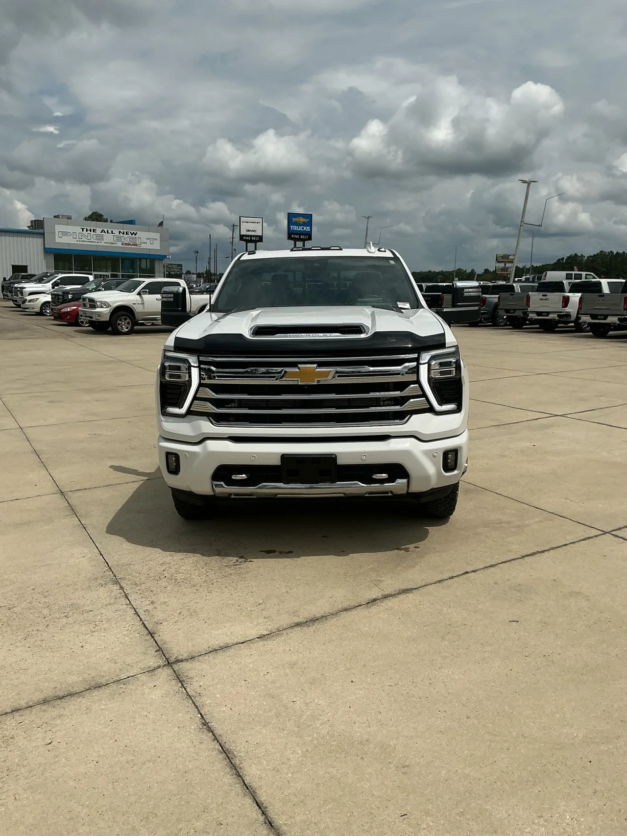 Used 2024 Summit White Chevrolet High Country DRW image 2