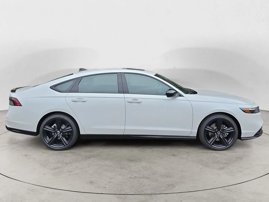New 2026 Platinum White Pearl Honda Sport-L image 4