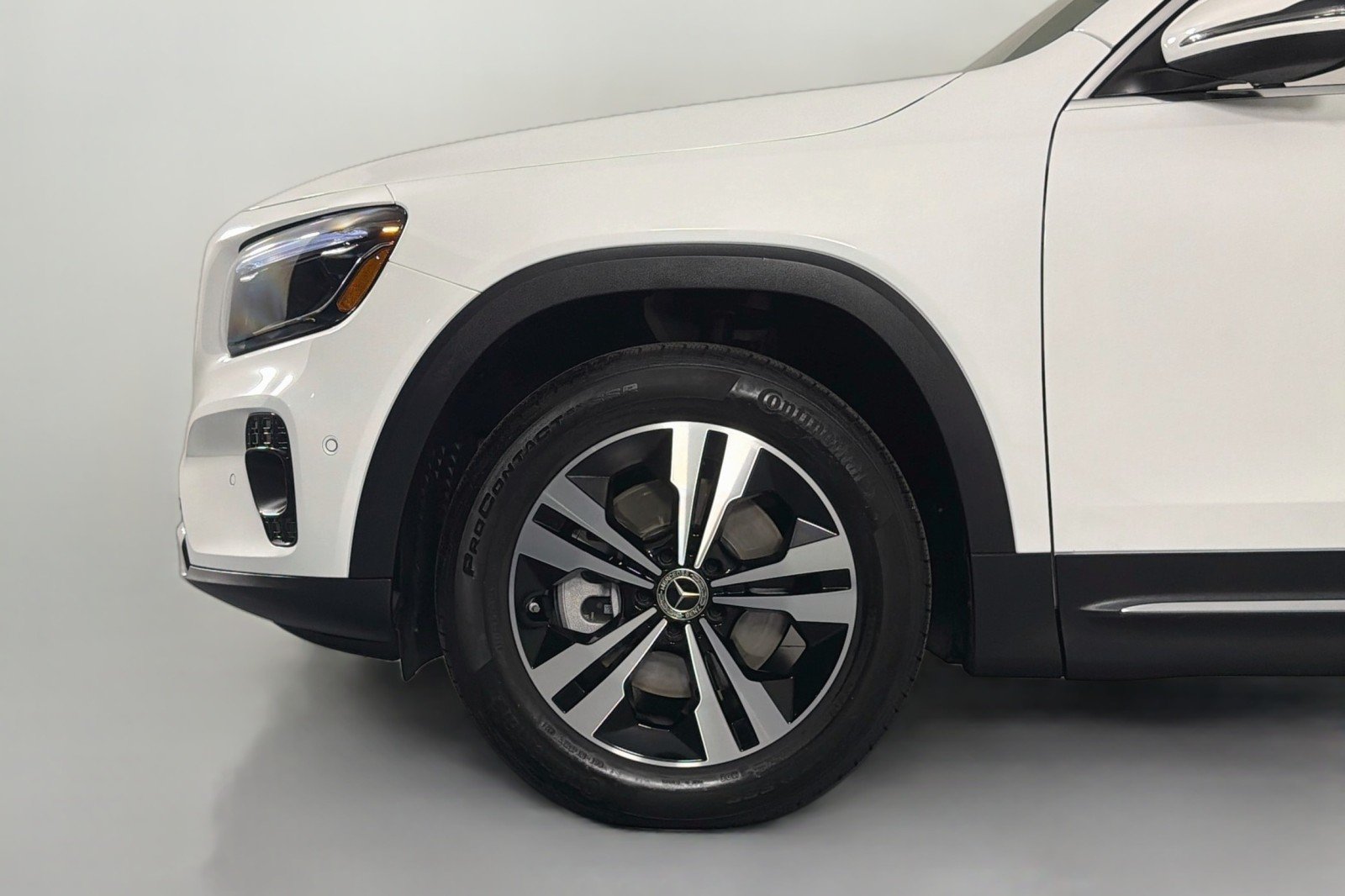 Used 2025 Polar White Mercedes-Benz GLB 250 image 9
