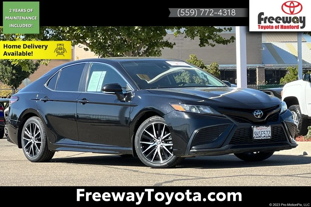 2024 Toyota Camry SE's photo